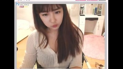 Streamer vú bự trắng trẻo cute live show