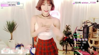 Gái xinh live stream sexy dance khoe dáng