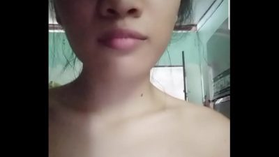 Em sinh viên show cam khoe lồn kiếm trai nuôi