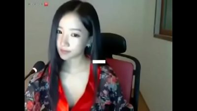 Em hot girl mặt dâm khoe thân trên live stream