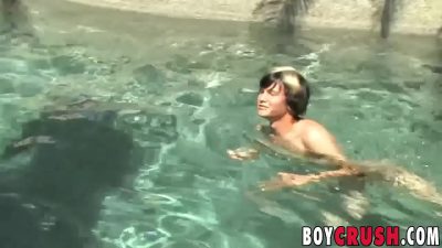 Trai trẻ chơi gay ngoài trời cùng bạn học tà dâm